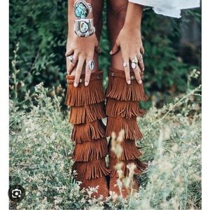 Minnetonka 5 Layer Fringe Moccasin Boots Blonde Brown Size 8